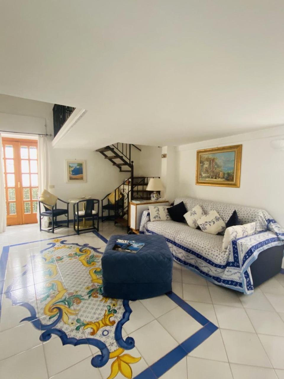 Central Studio Capri Luaran gambar